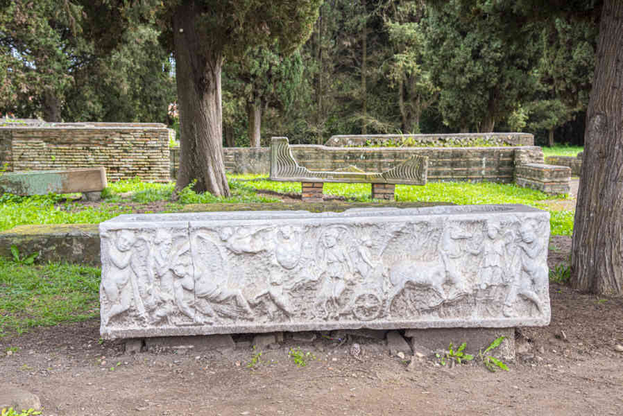 Italia - Ostia 18 - parque arqueológico de Ostia Antica - necrópolis de la Via Osciense